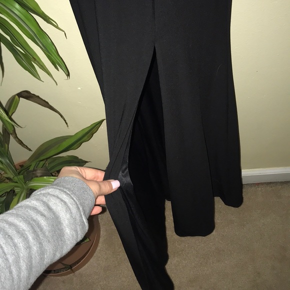 host pick ❤️ sleeveless black gown - Picture 6 of 7